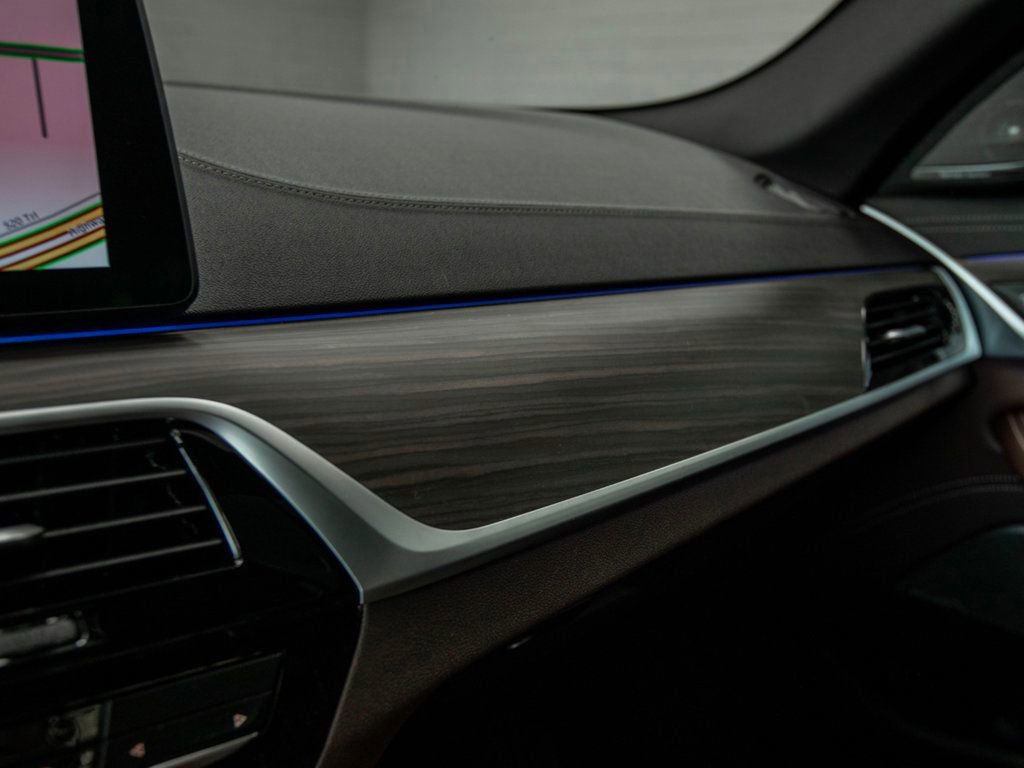 Used 2022 BMW M550i xDrive w/ Dynamic Handling Package image 24