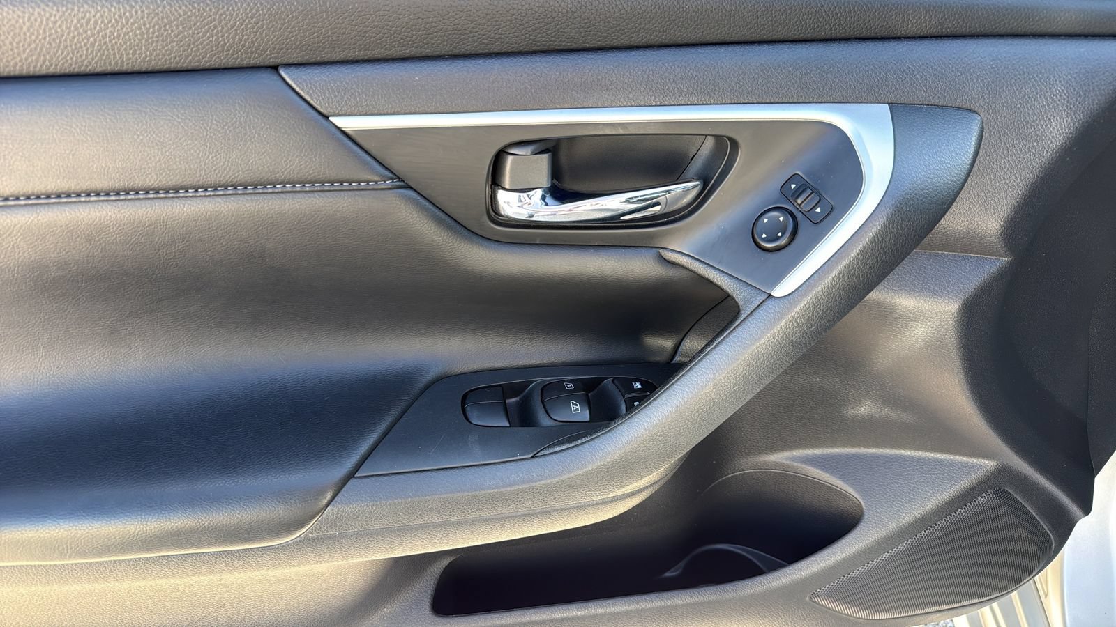 Used 2017 Nissan Altima 2.5 SL FWD image 8