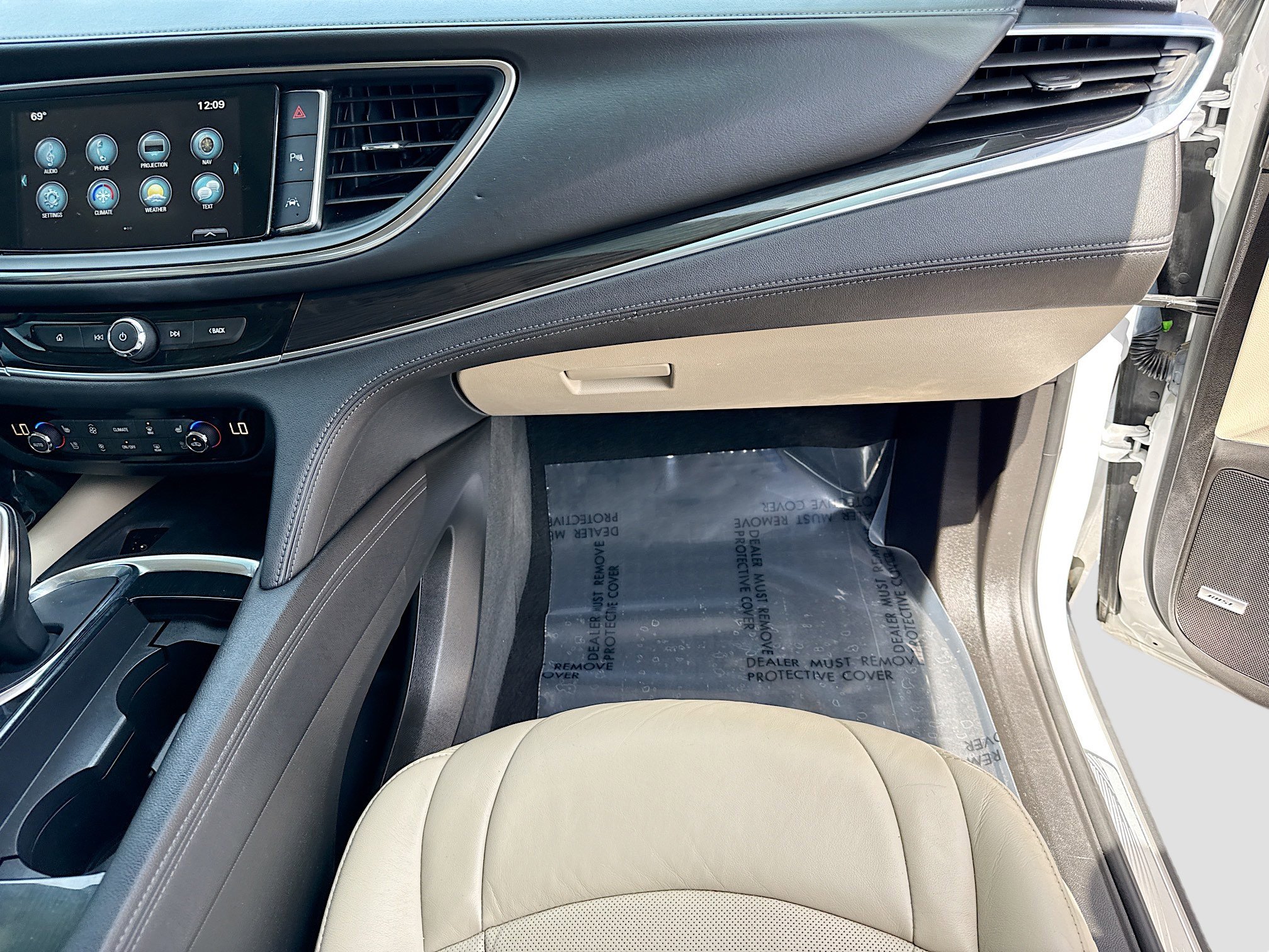 Used 2018 Buick Enclave Premium w/ Experience Buick Package FWD image 19