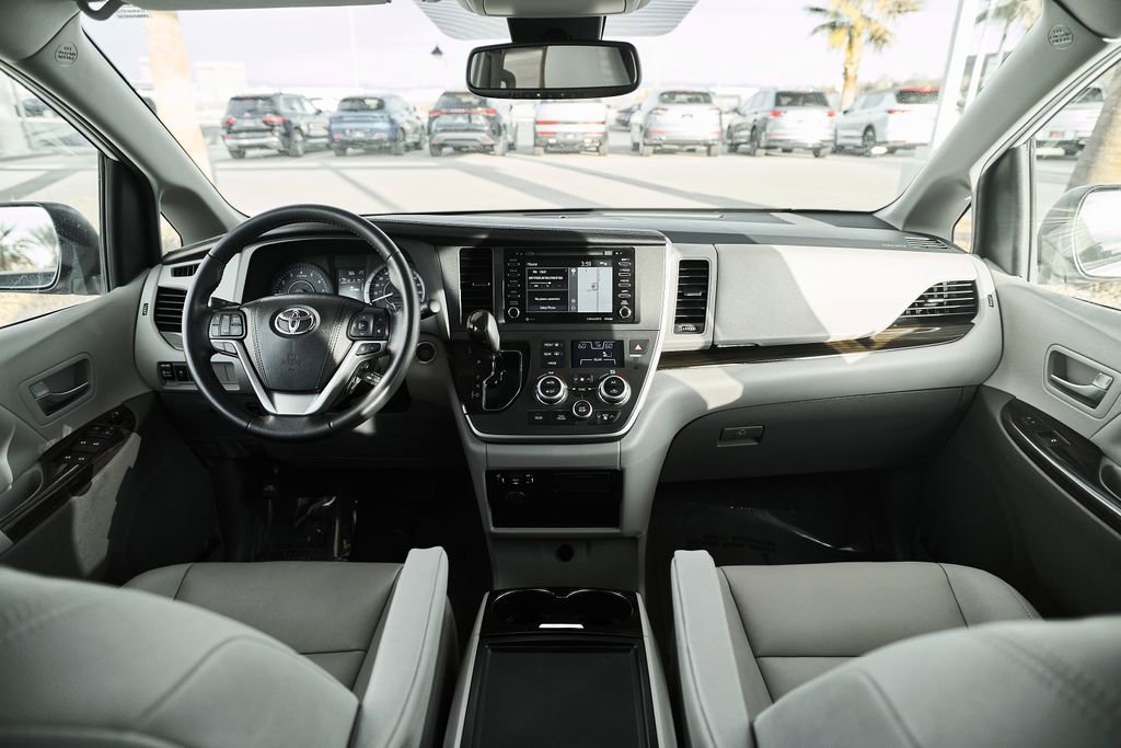 Used 2020 Toyota Sienna XLE w/ XLE Navigation Package image 29
