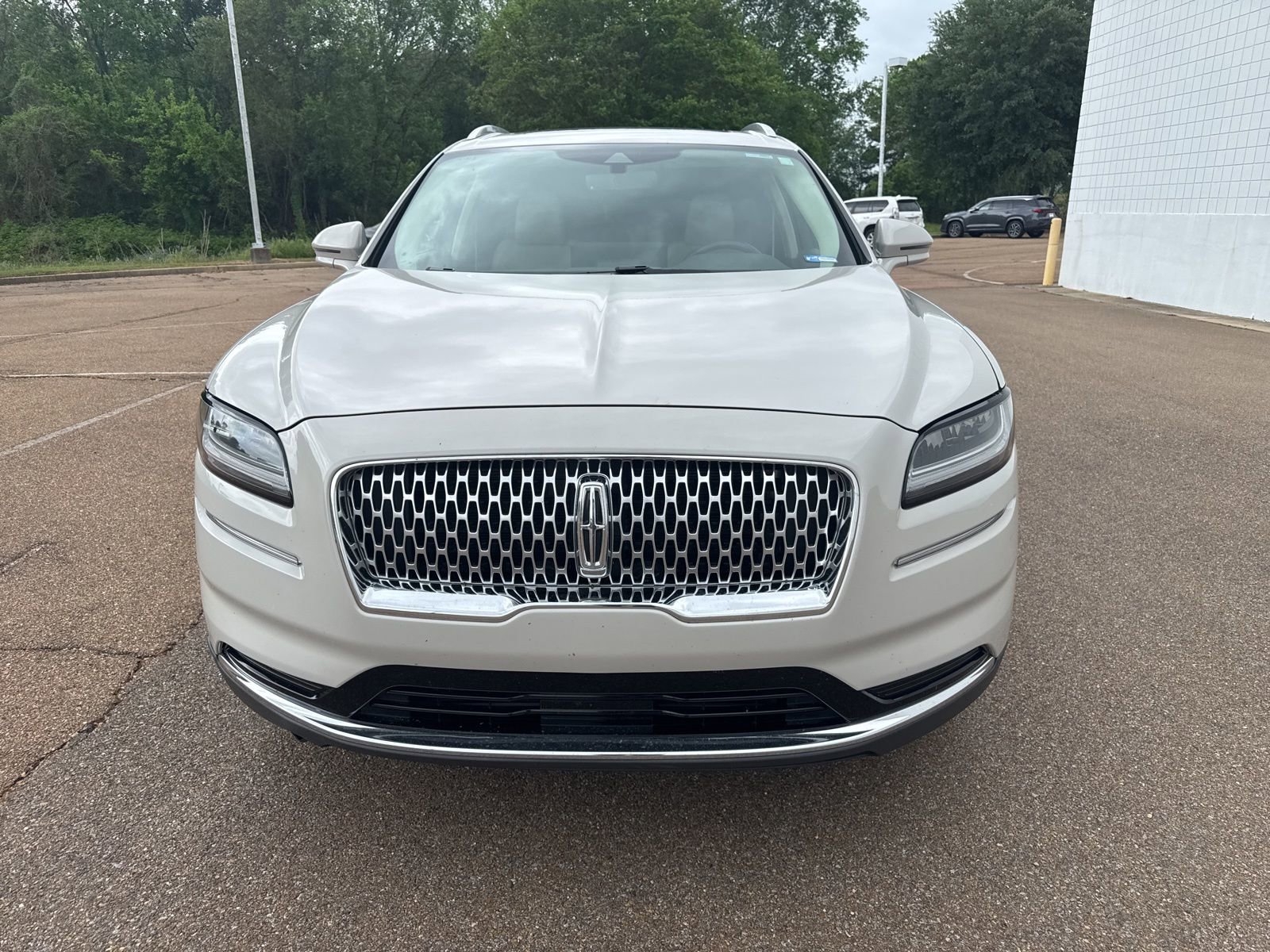 Used 2023 Lincoln Nautilus Reserve w/ Luxury Package image 2