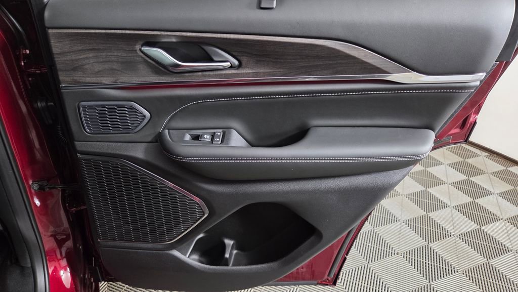 New 2025 Jeep Grand Cherokee Overland w/ Luxury Tech Group IV image 35