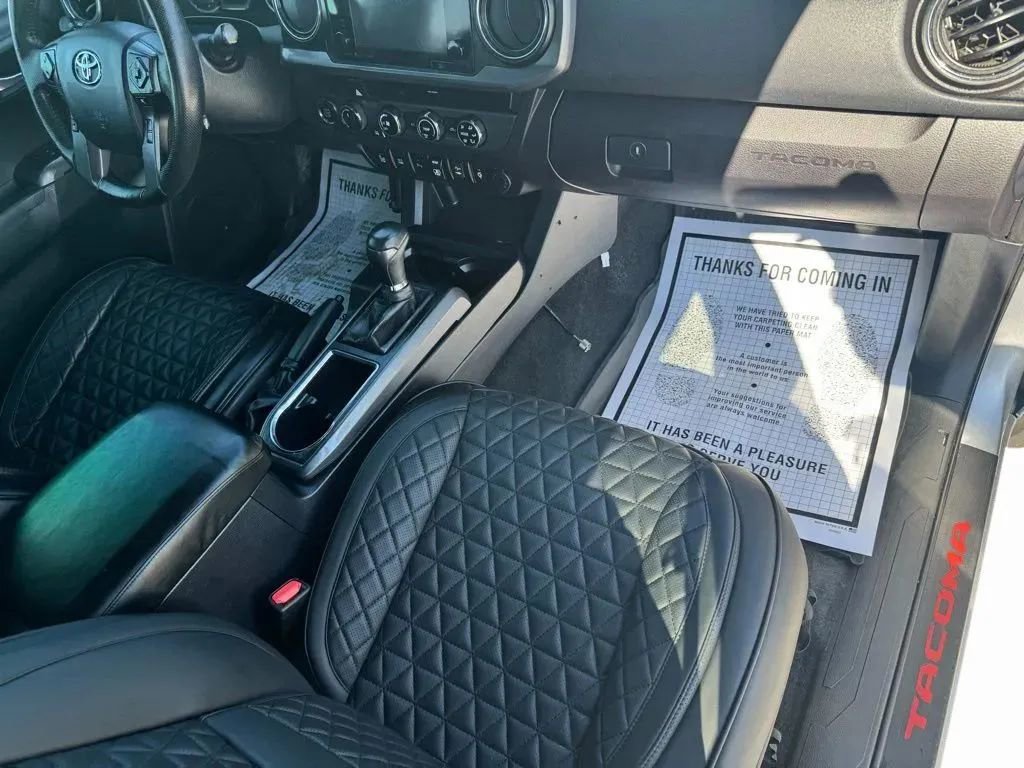 Used 2018 Toyota Tacoma TRD Off-Road w/ Technology Package image 14