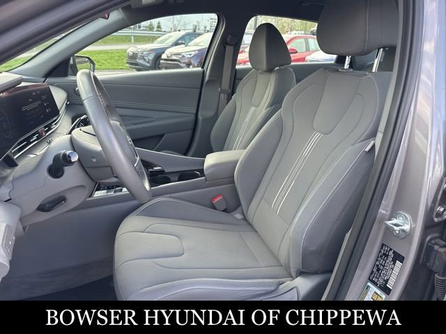 Used 2023 Hyundai Elantra SEL w/ Convenience Package video 2