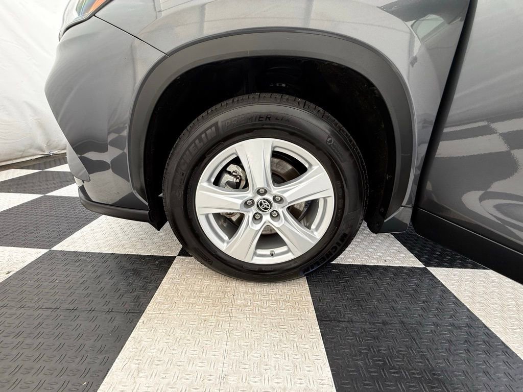 Used 2025 Toyota Highlander LE image 10