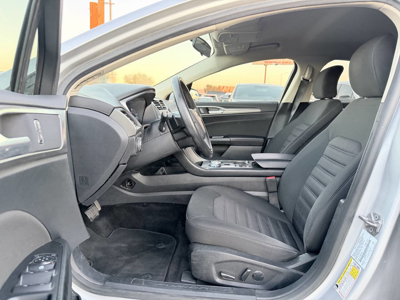 Used 2017 Ford Fusion SE image 17