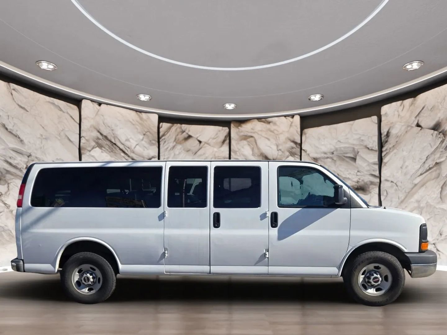 Used 2016 GMC Savana 3500 LS image 4