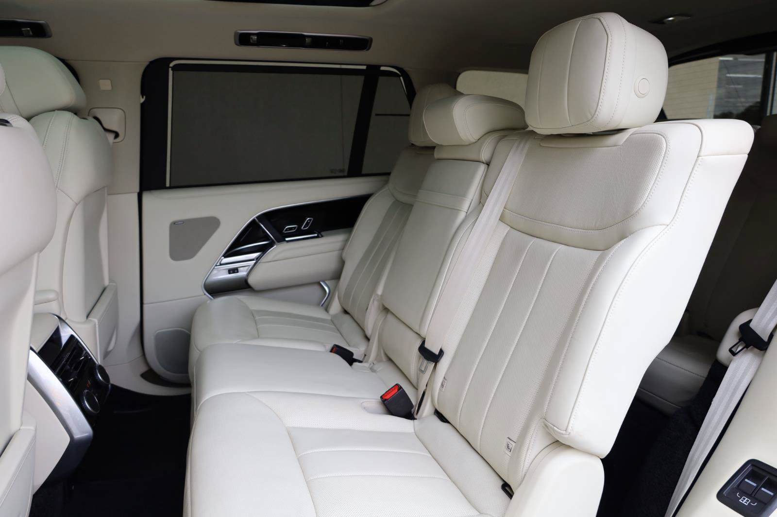 Used 2024 Land Rover Range Rover Long Wheelbase SE AWD/4WD image 22
