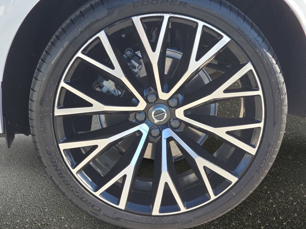 Used 2018 Volvo XC60 T6 Inscription w/ Luxury Seat Package image 37