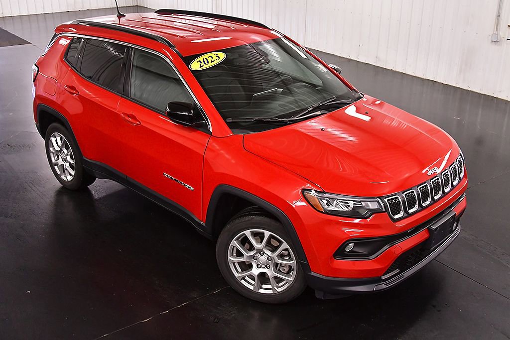 Used 2023 Jeep Compass Latitude AWD/4WD image 13