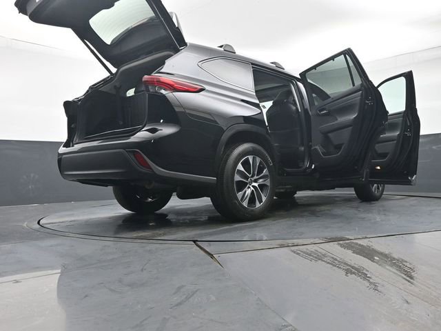 Used 2023 Toyota Highlander XLE FWD image 50