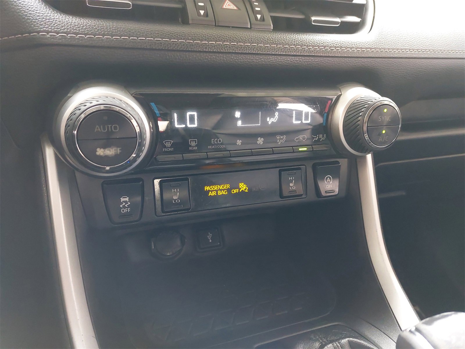 Used 2021 Toyota RAV4 XLE Premium image 23