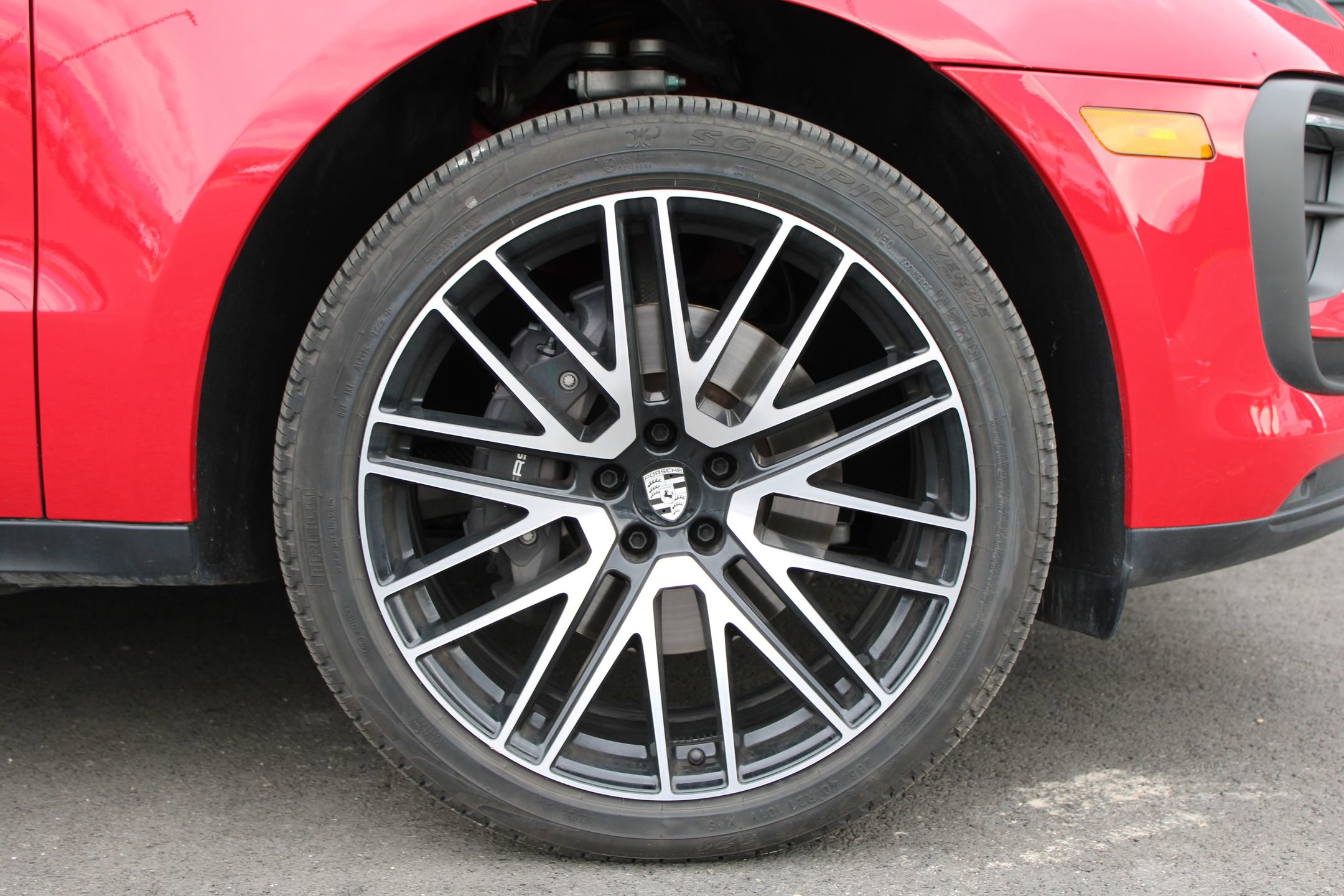 Used 2025 Porsche Macan image 28