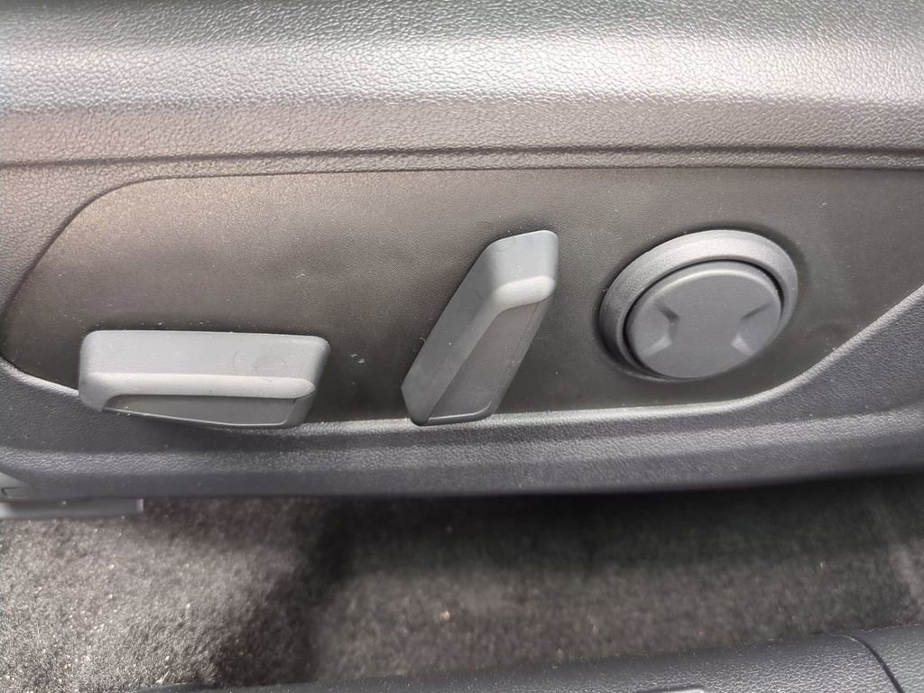 New 2026 Hyundai Elantra Limited image 21