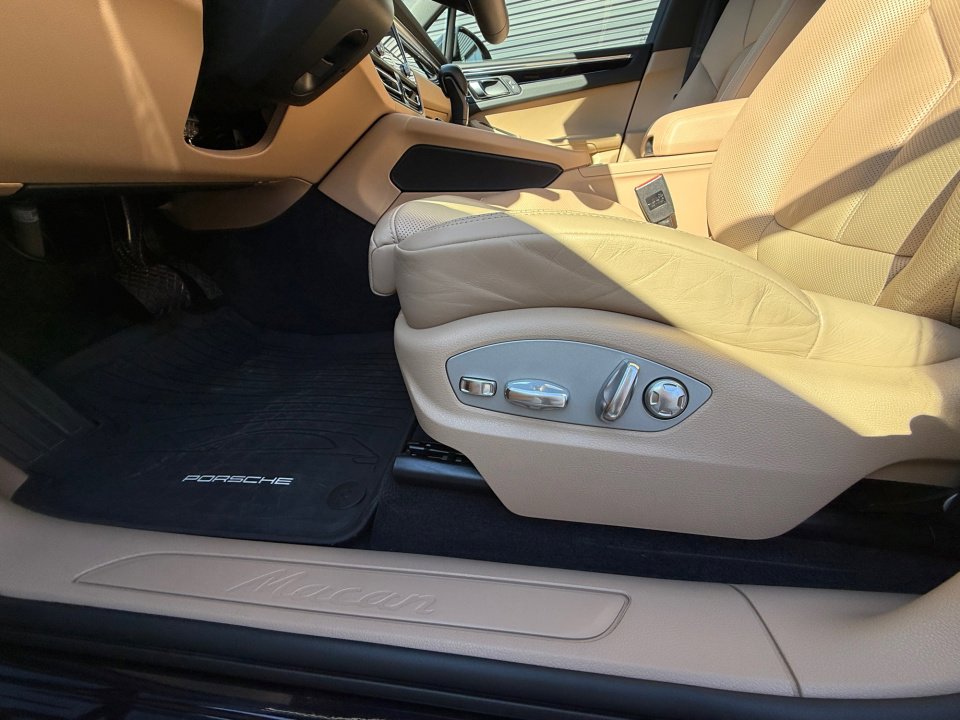 Certified 2025 Porsche Macan image 25