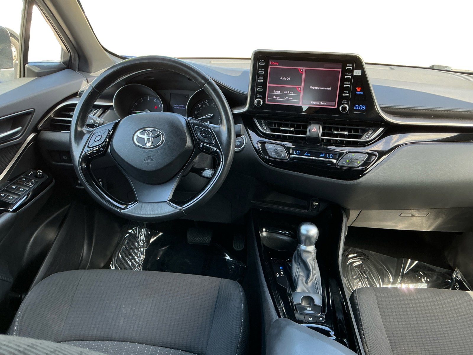 Used 2019 Toyota C-HR XLE FWD image 4