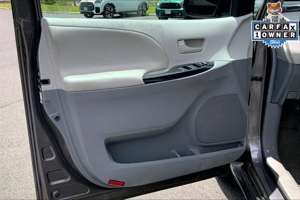 Used 2014 Toyota Sienna LE FWD image 20