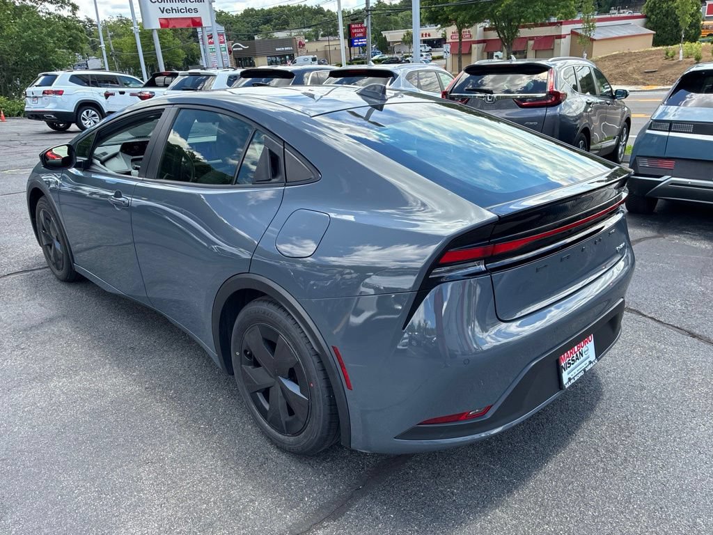 Used 2024 Toyota Prius LE FWD image 5