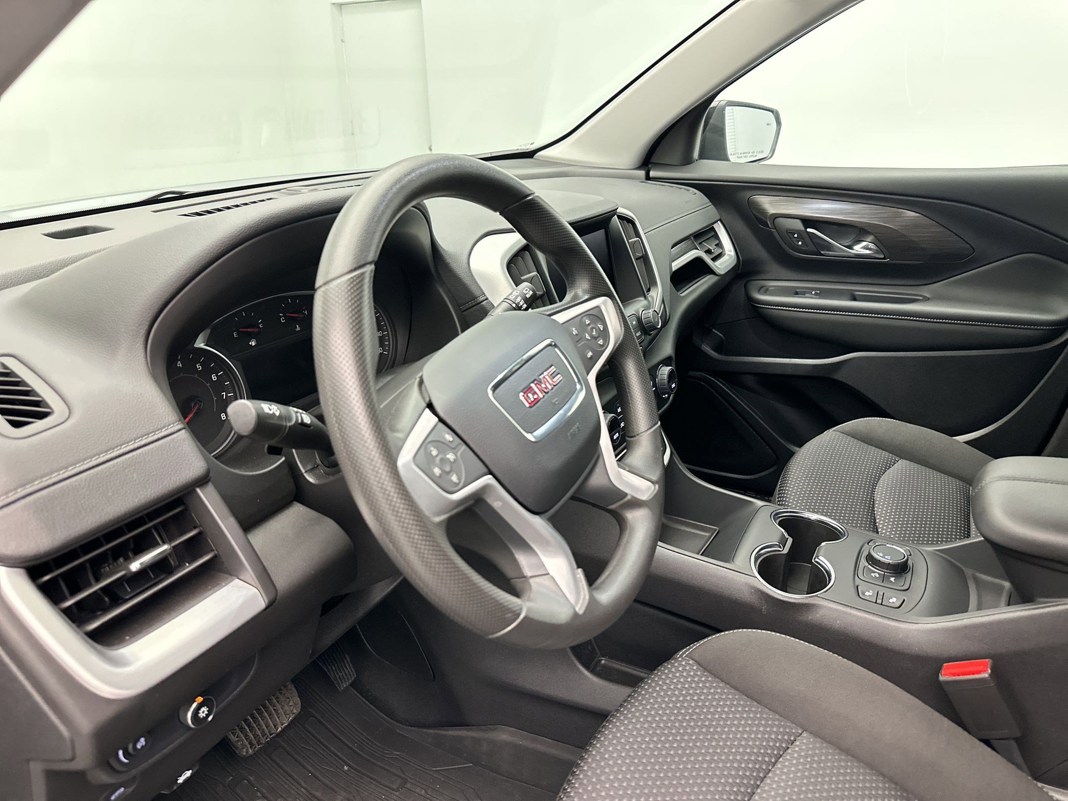 Certified 2024 GMC Terrain SLE w/ Driver Convenience Package FWD image 4
