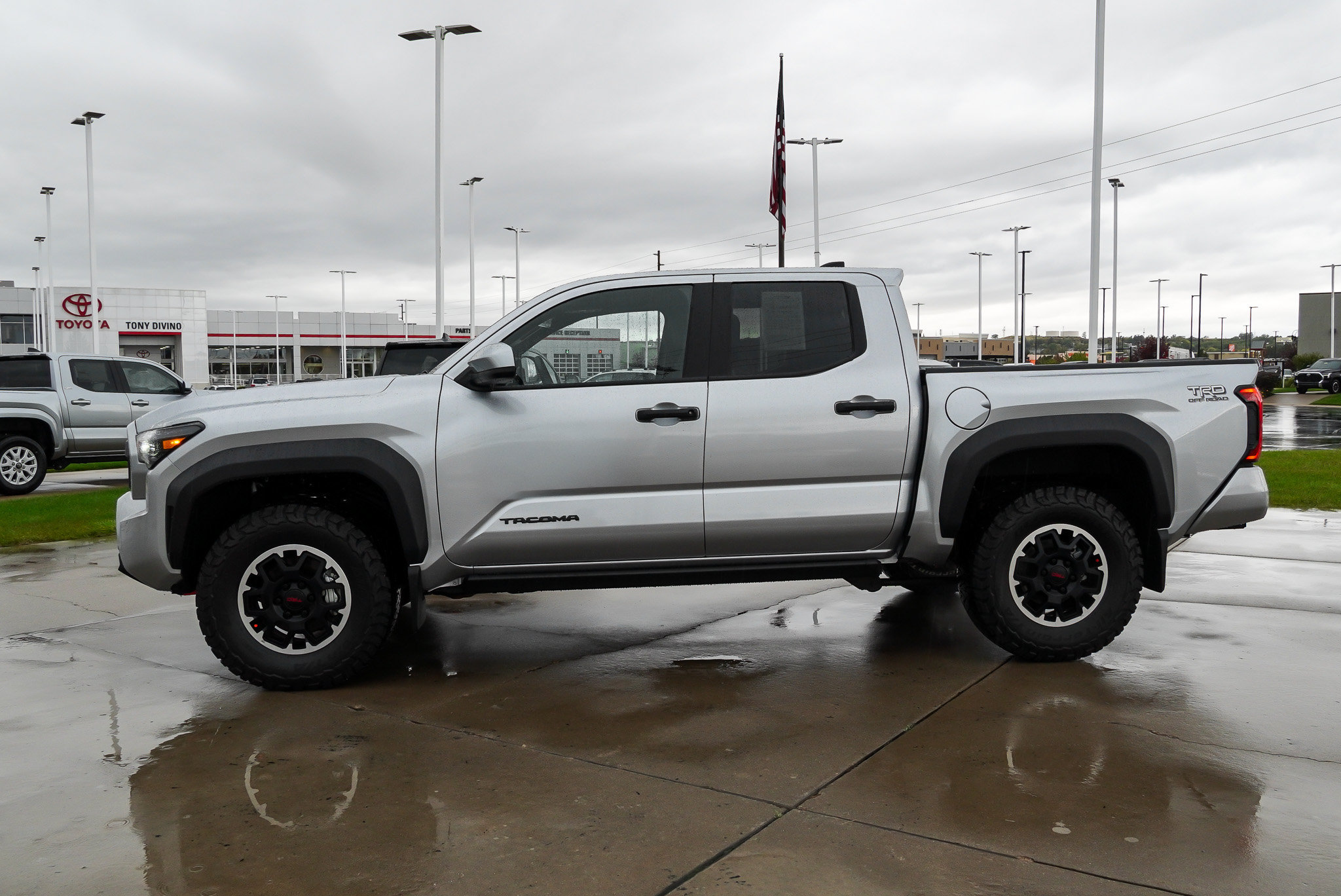 Certified 2025 Toyota Tacoma TRD Off-Road AWD/4WD image 5