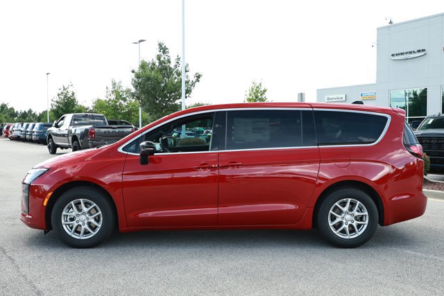 New 2027 Chrysler Pacifica Select FWD image 9