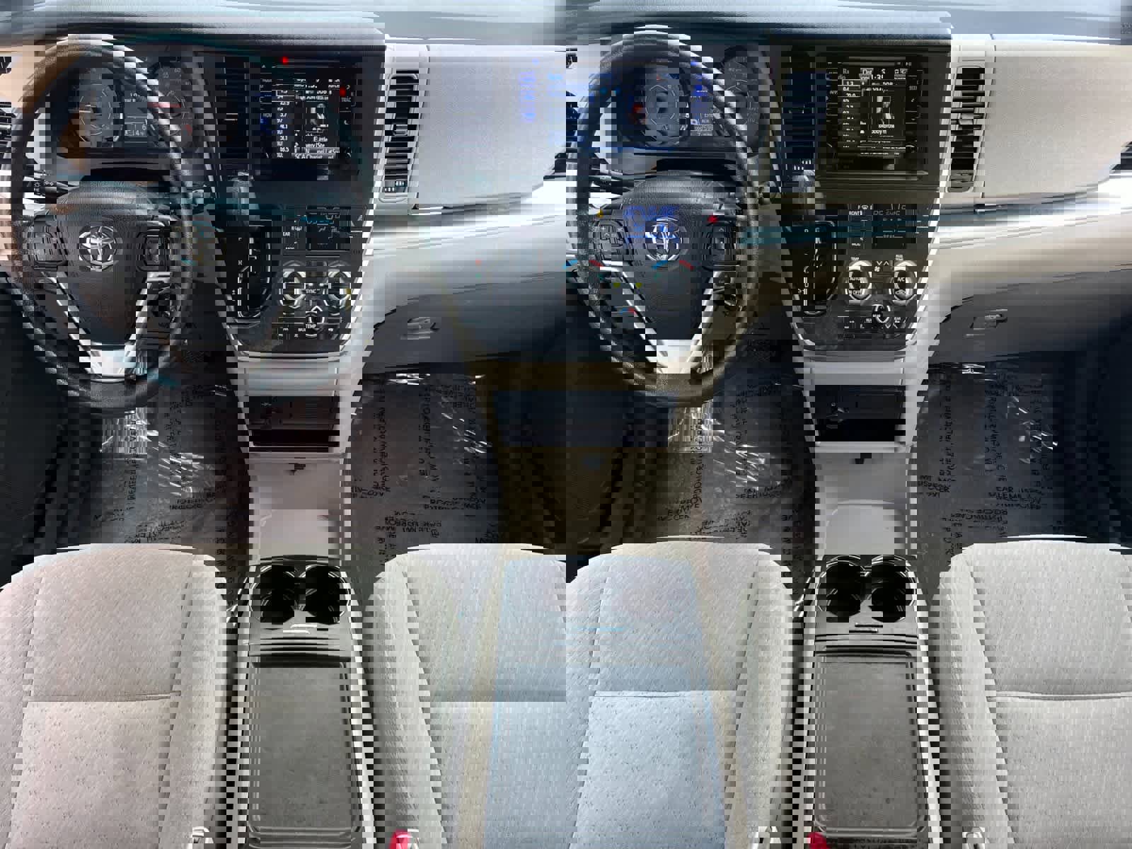 Used 2017 Toyota Sienna LE image 3