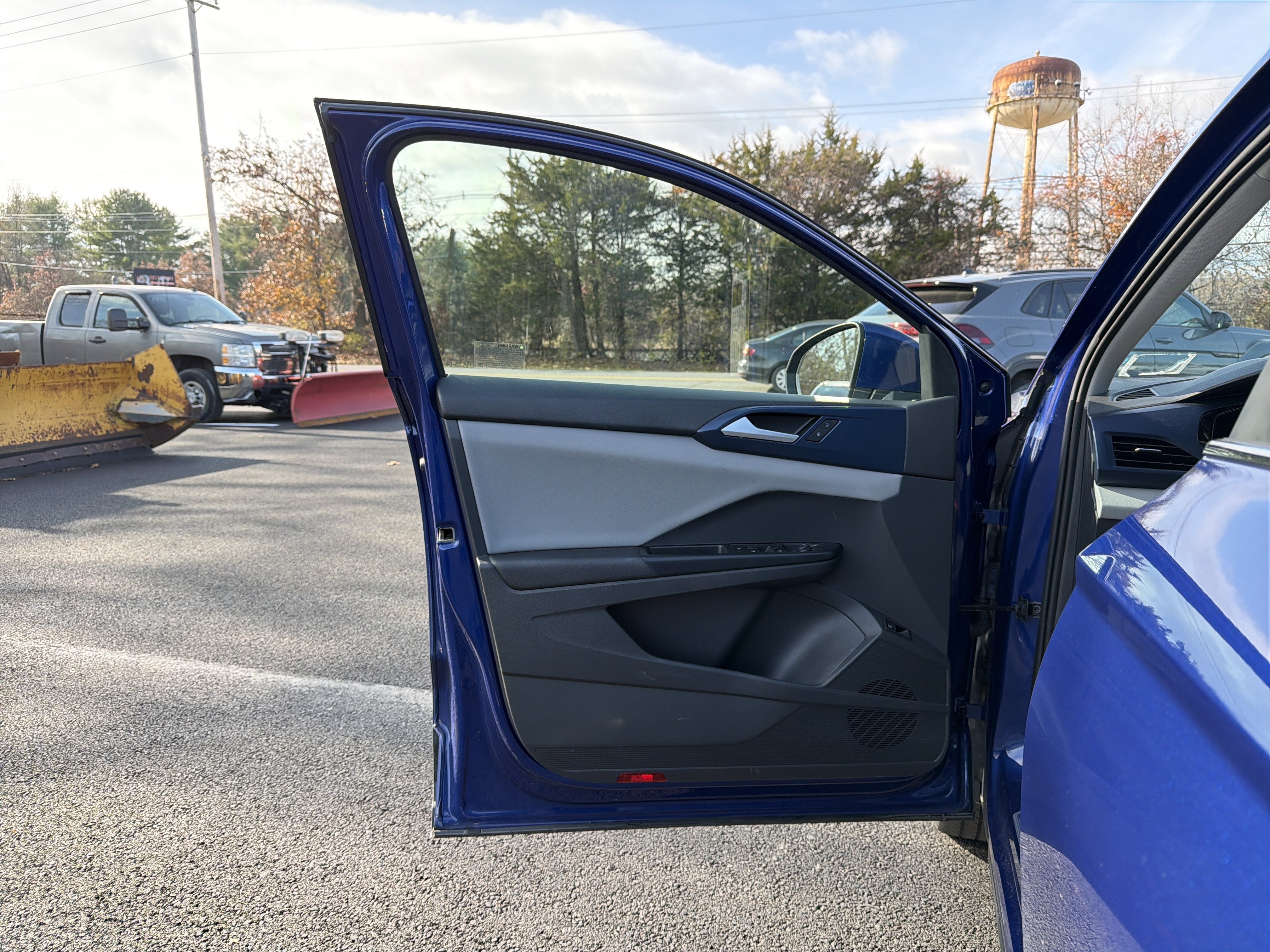 Certified 2023 Volkswagen Taos SE w/ Panoramic Sunroof Package image 11