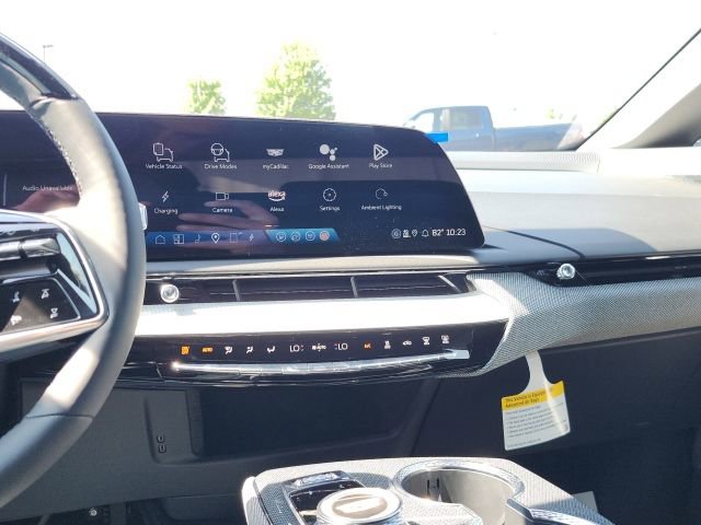 New 2025 Cadillac Optiq Luxury 2 image 31
