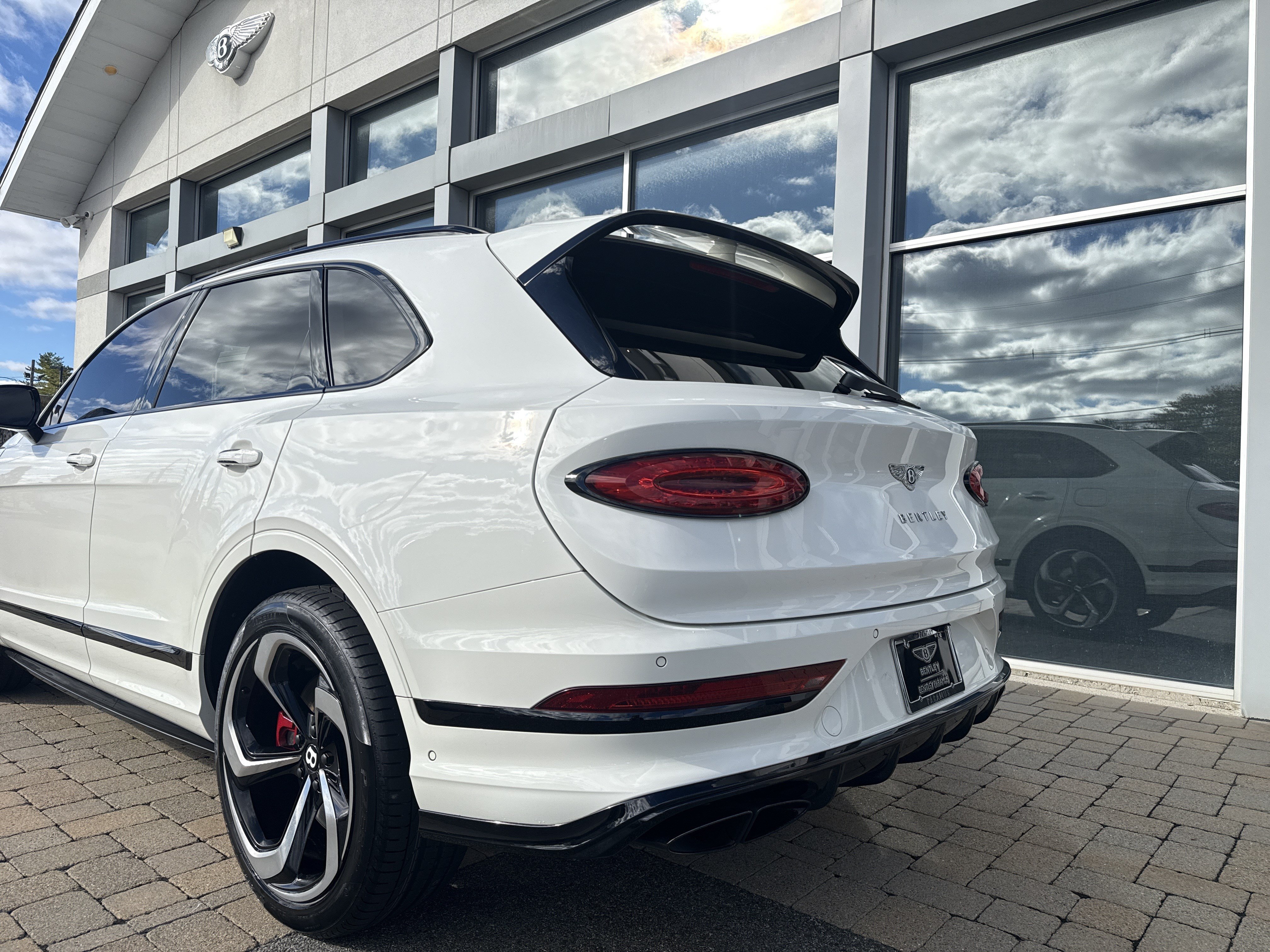 Used 2022 Bentley Bentayga AWD/4WD image 39