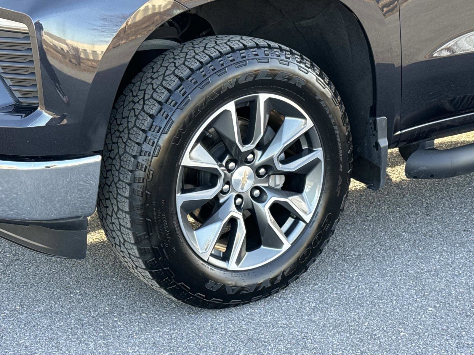 Used 2023 Chevrolet Silverado 1500 LT image 29