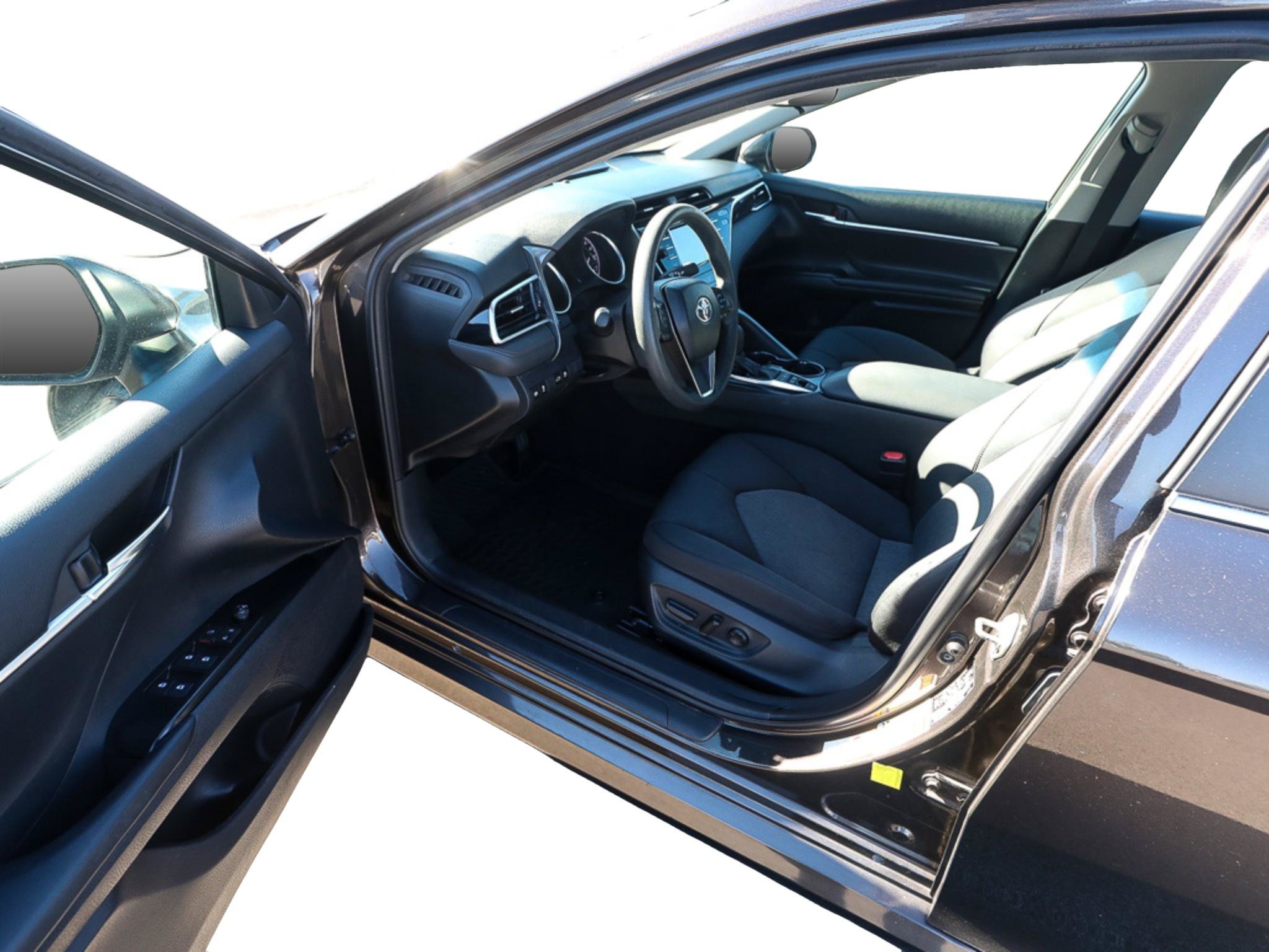 Used 2018 Toyota Camry LE FWD image 10