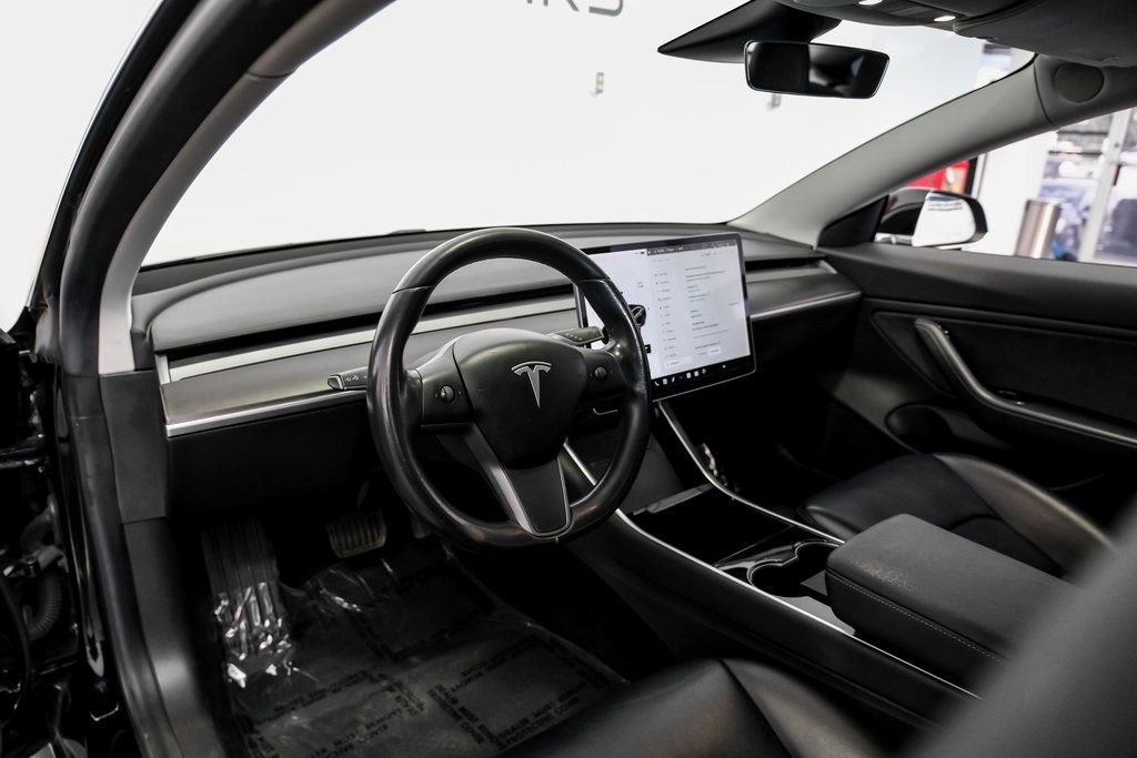 Used 2019 Tesla Model 3 Standard Range Plus image 3