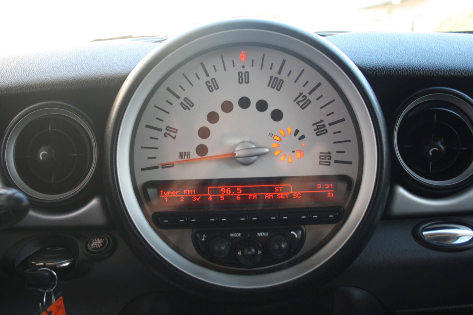 Used 2011 MINI Cooper Hardtop image 15