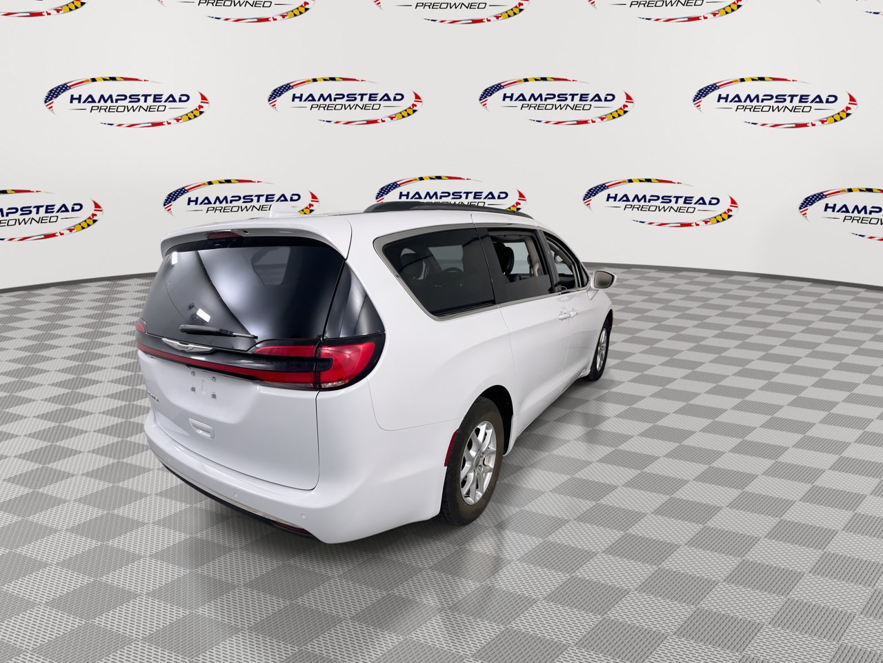 Used 2022 Chrysler Pacifica Touring-L FWD image 8