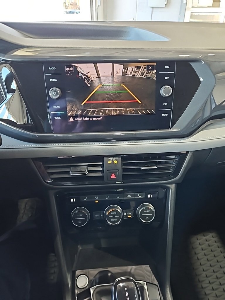 Used 2022 Volkswagen Taos SEL image 31