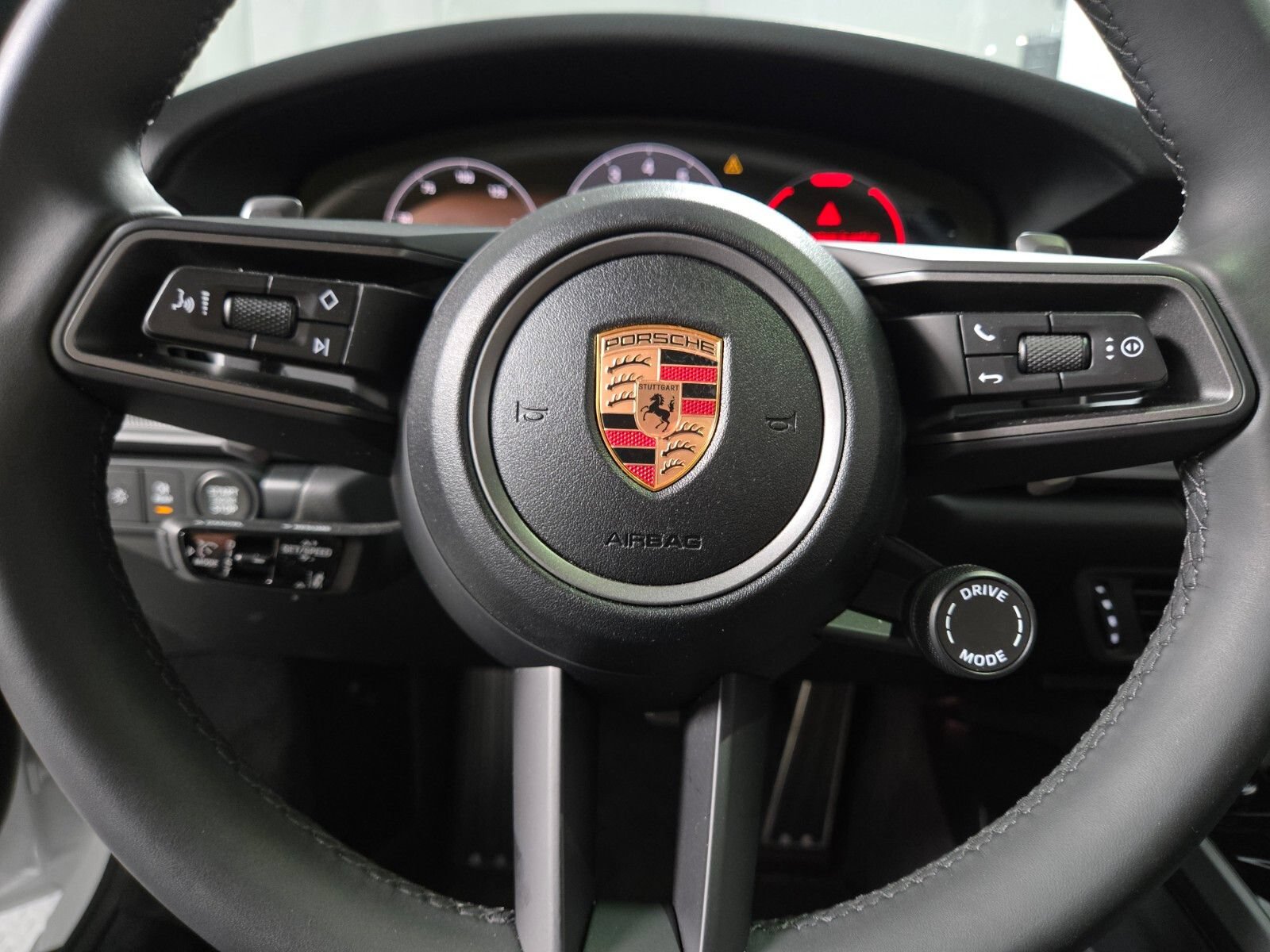 Used 2025 Porsche 911 Carrera RWD image 29