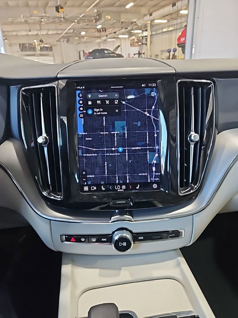 Used 2022 Volvo XC60 B5 Momentum image 33