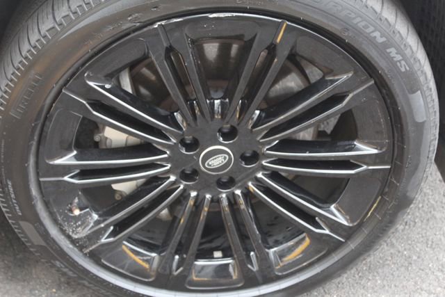 Used 2025 Land Rover Range Rover SE image 9