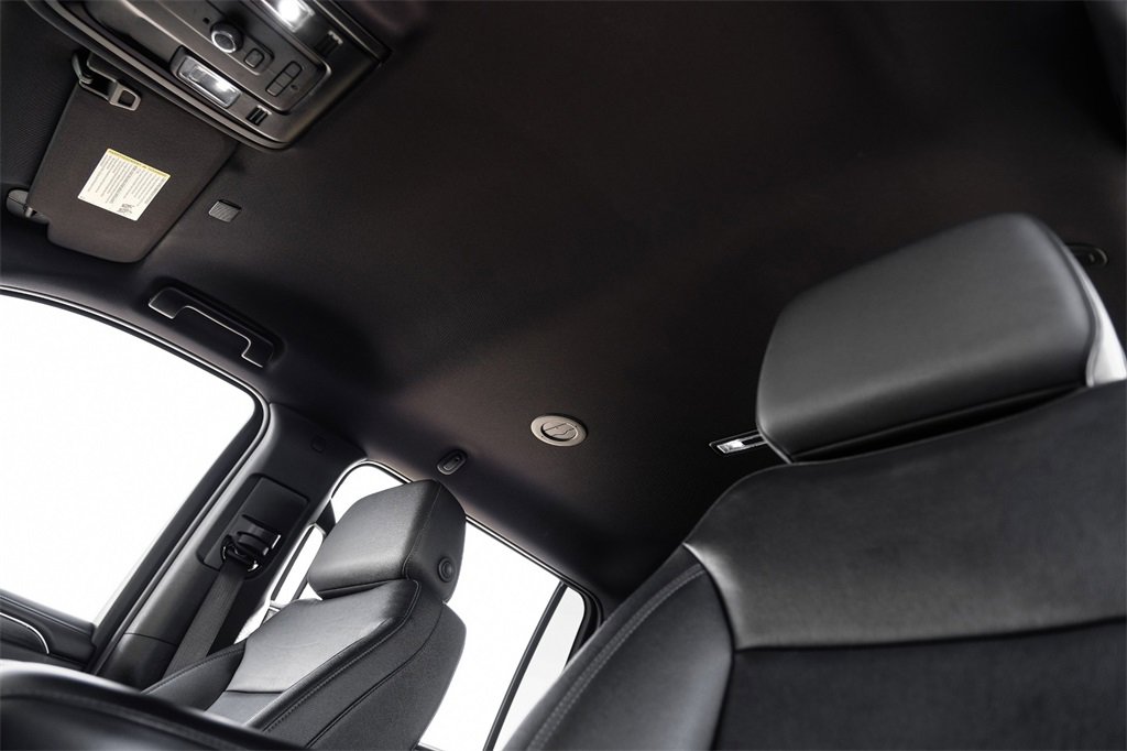 Used 2022 Chevrolet Suburban LT image 31