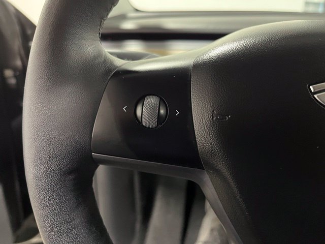 Used 2021 Tesla Model Y Long Range AWD/4WD image 26
