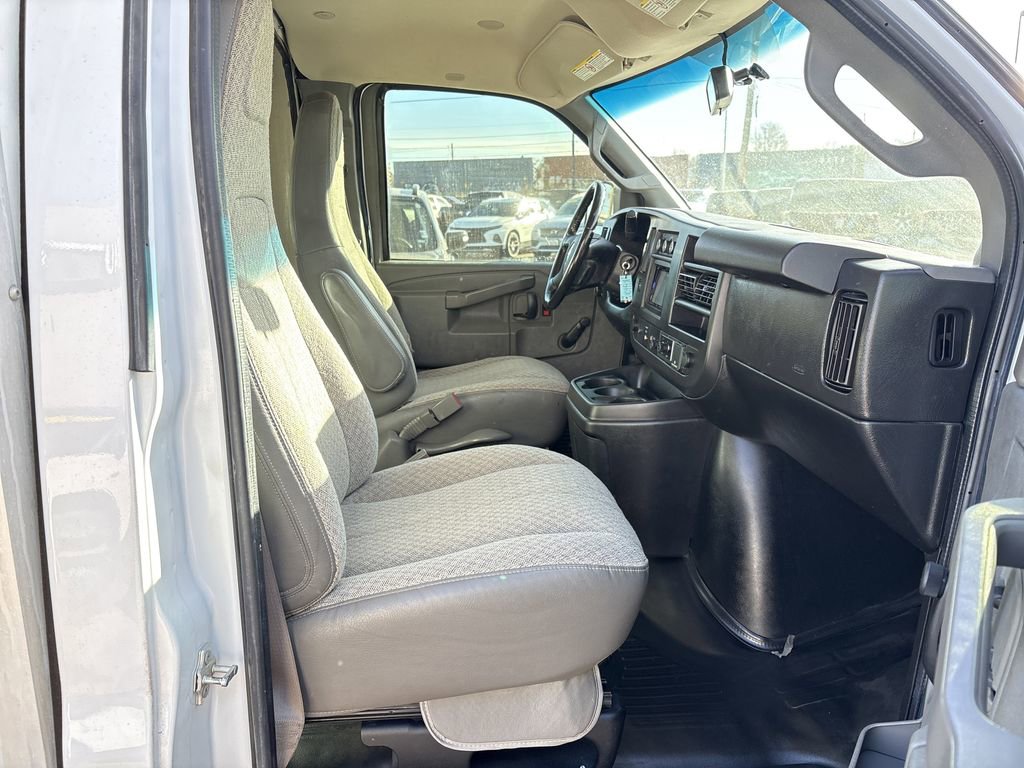 Used 2020 Chevrolet Express 3500 w/ Driver Convenience Package RWD image 23