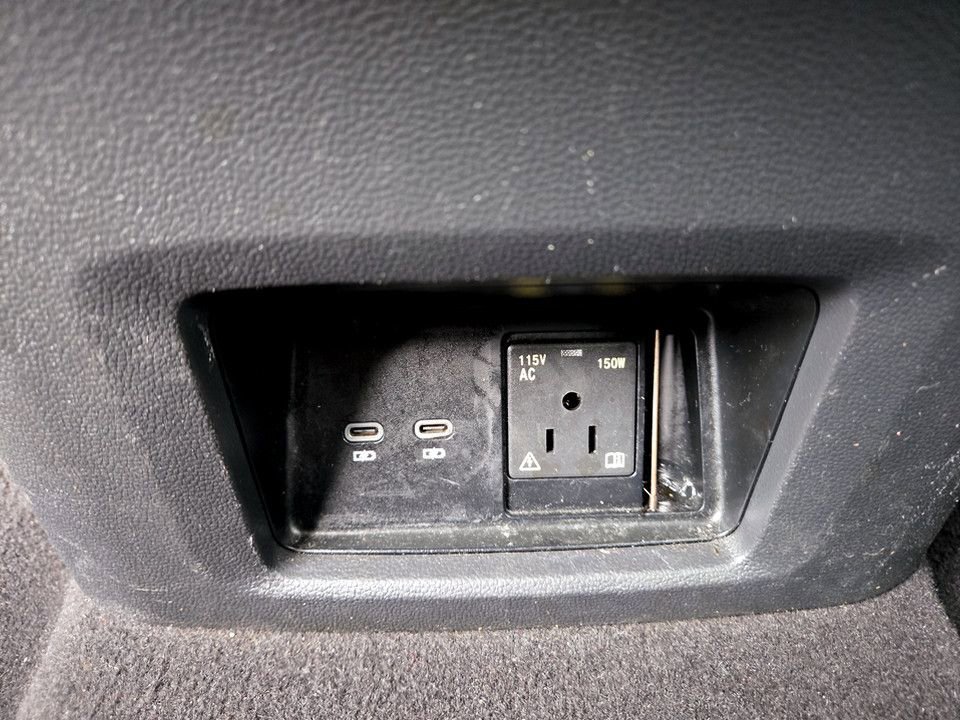 Used 2024 Volkswagen Atlas SE image 32