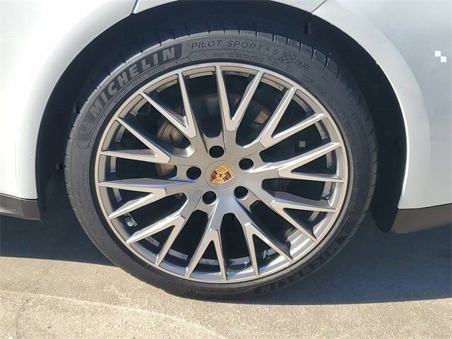 Certified 2025 Porsche Panamera image 12