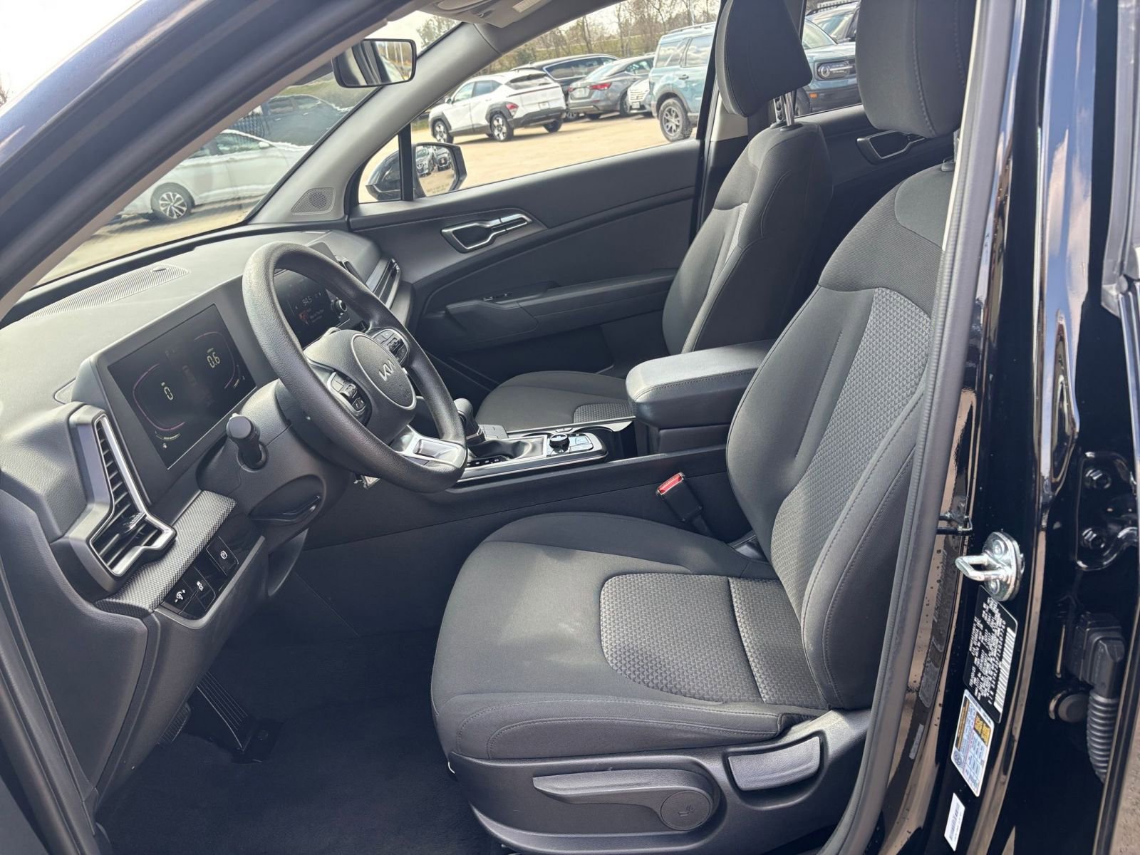 Used 2025 Kia Sportage LX image 24