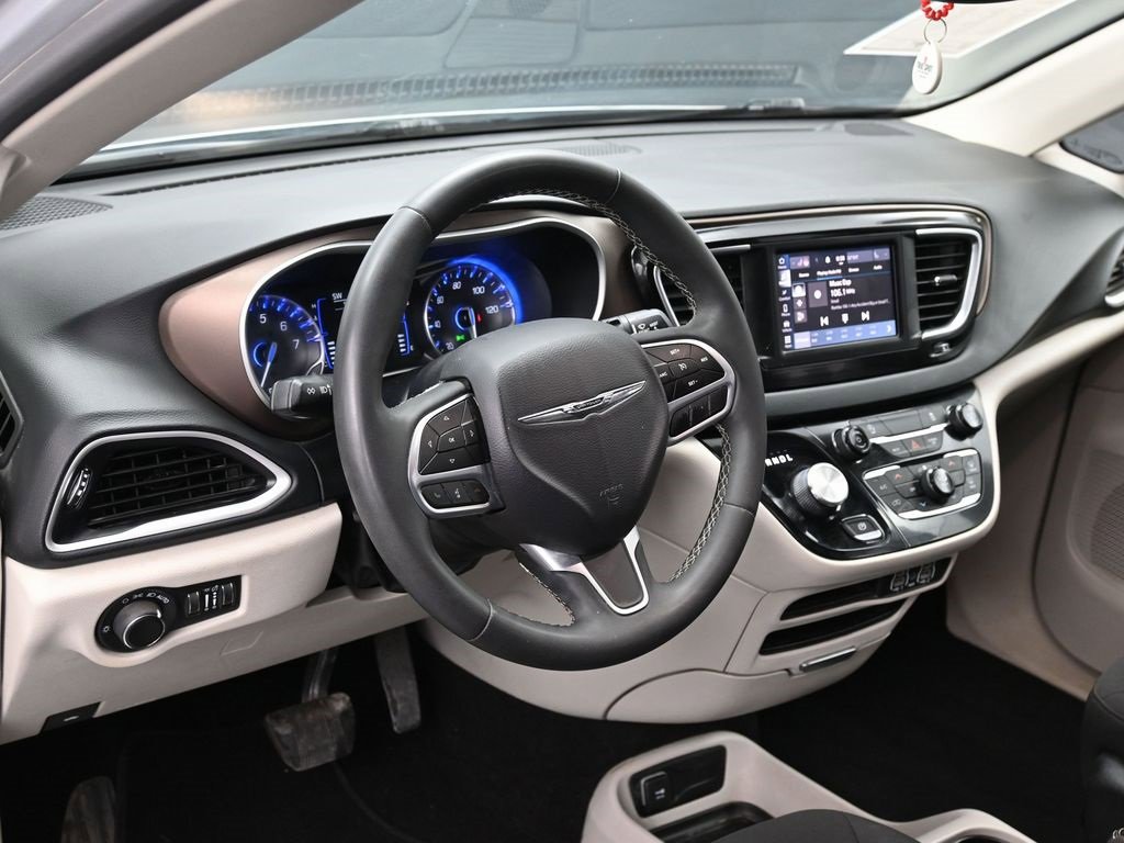 Used 2023 Chrysler Voyager LX image 18