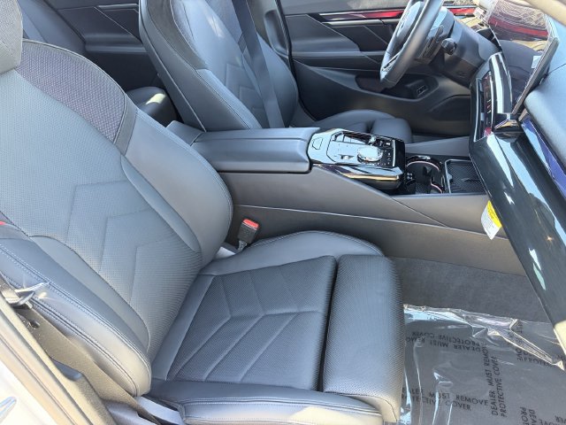 Used 2026 BMW 550e xDrive w/ Executive Package AWD/4WD image 18