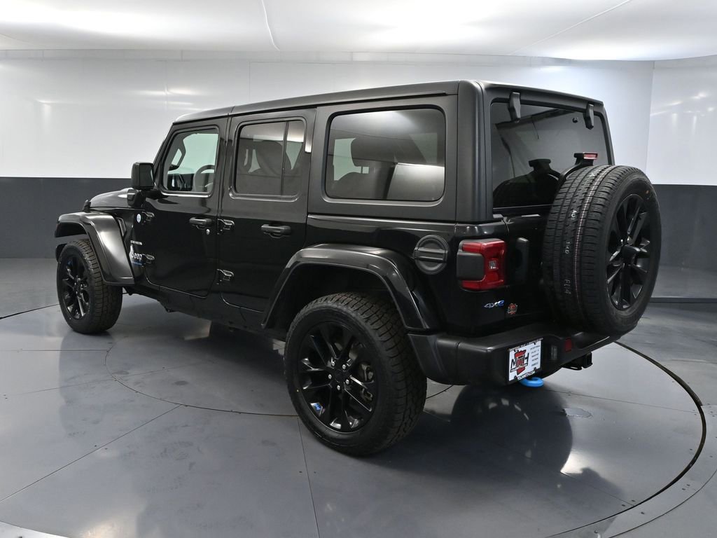 Used 2023 Jeep Wrangler Unlimited Sahara image 9