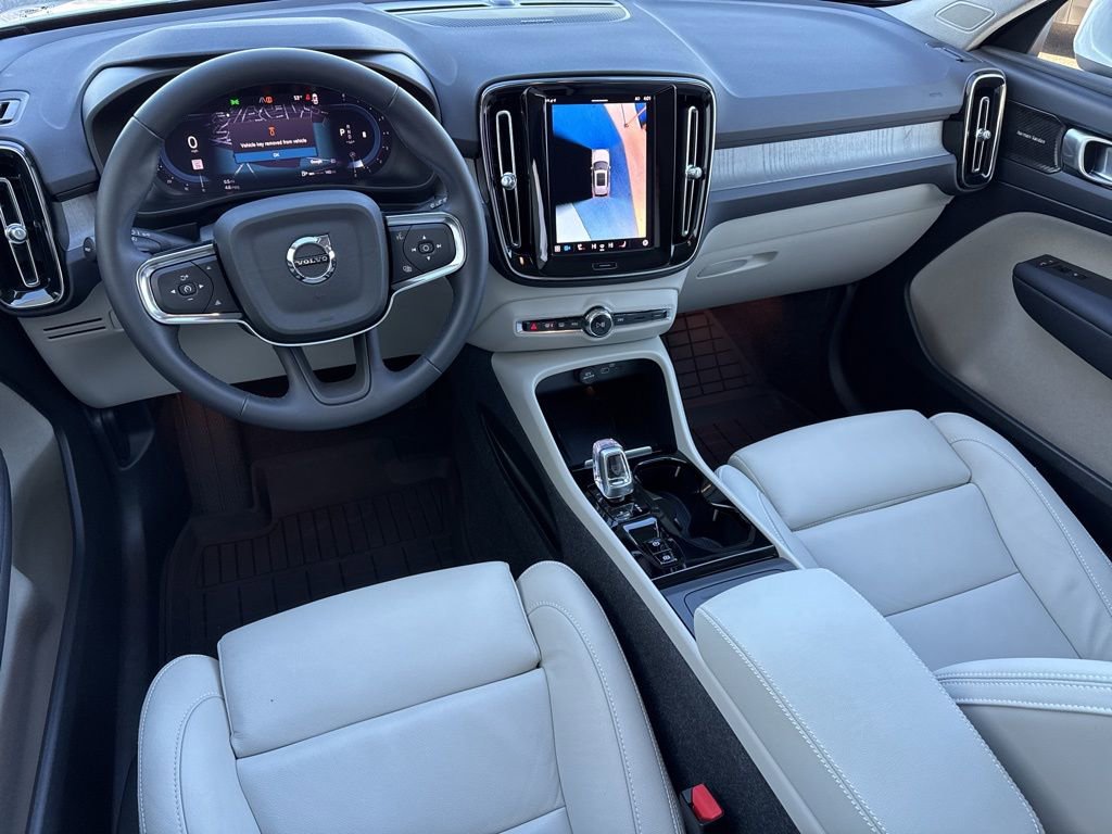 Used 2024 Volvo XC40 B5 Plus w/ Protection Package Premier image 18