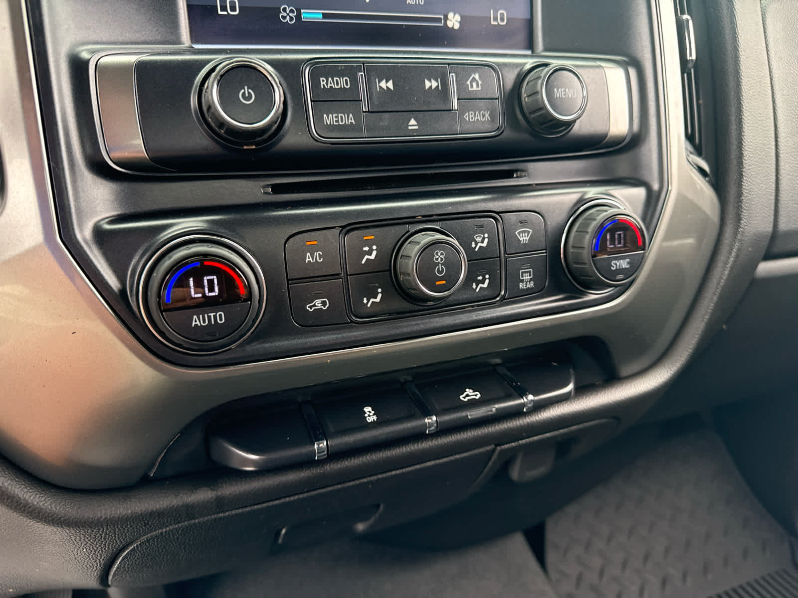 Certified 2019 Chevrolet Silverado 1500 LT w/ All Star Edition AWD/4WD image 18