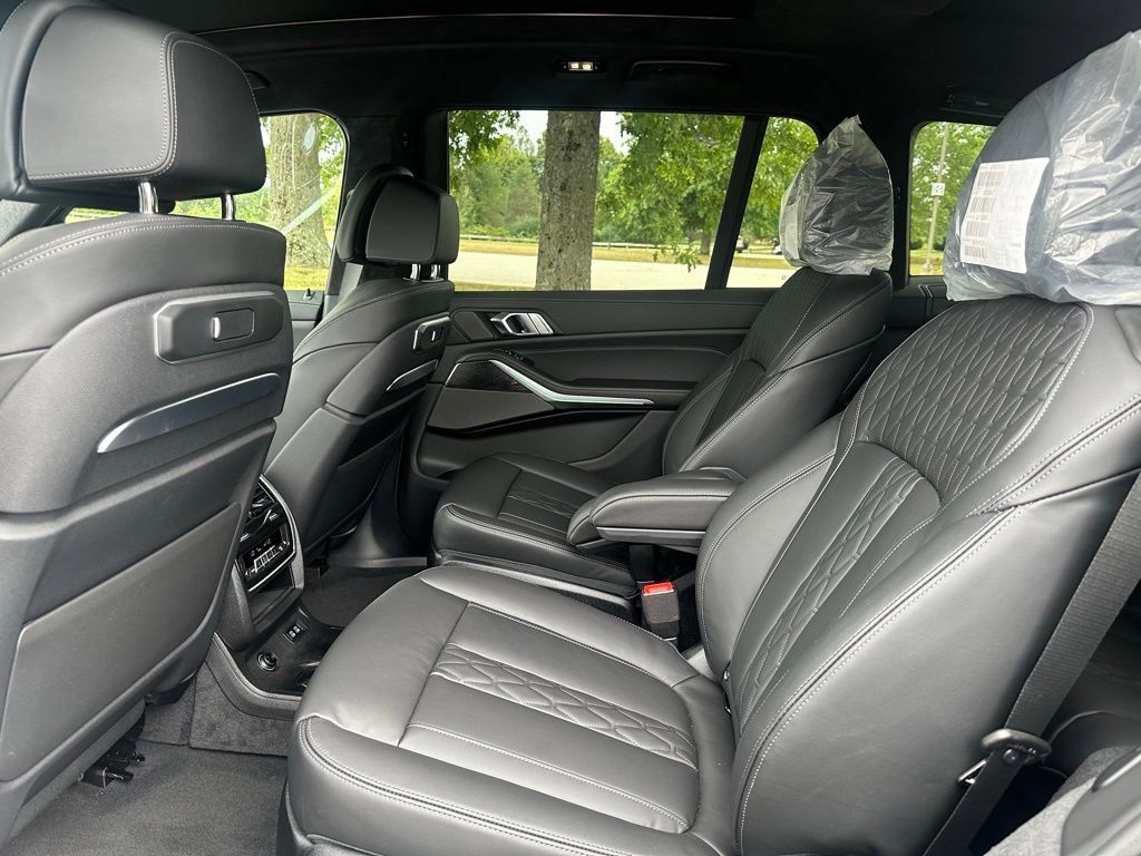New 2026 BMW X7 M60i image 24